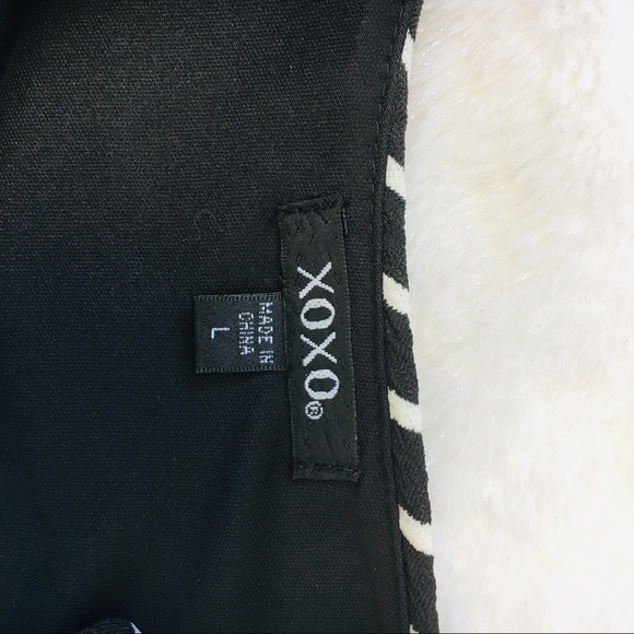 Slimming Black & White Dress - Picture 4 of 4